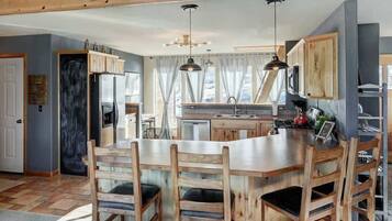 KylskÄp, mikrovÄgsugn, ugn och spishÀll