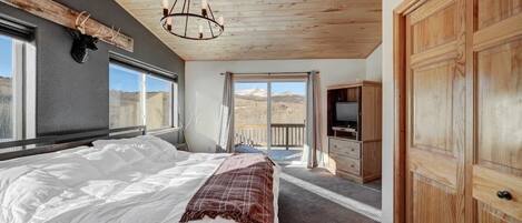 3 bedrooms, iron/ironing board, travel crib, WiFi