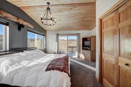 Silverheels Mountain Lodge w/hot tub
