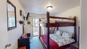 2 slaapkamers, een strijkplank/strijkijzer, gratis wifi, beddengoed