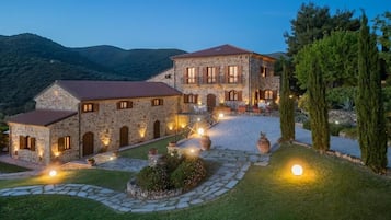 Casale il Saùco Exclusive - Private 7-Apartment Villa Estate for Weddings, Reunions & Retreats | Pemandangan dari kamar