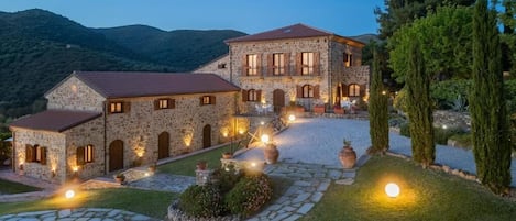 Casale il SaĂčco Exclusive - Private 7-Apartment Villa Estate for Weddings, Reunions & Retreats | Vue de la chambre