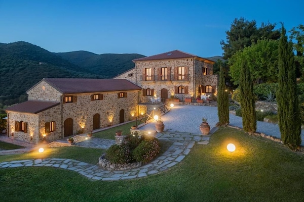 Casale il Saùco Exclusive - Private 7-Apartment Villa Estate for Weddings, Reunions & Retreats | Vista dalla camera