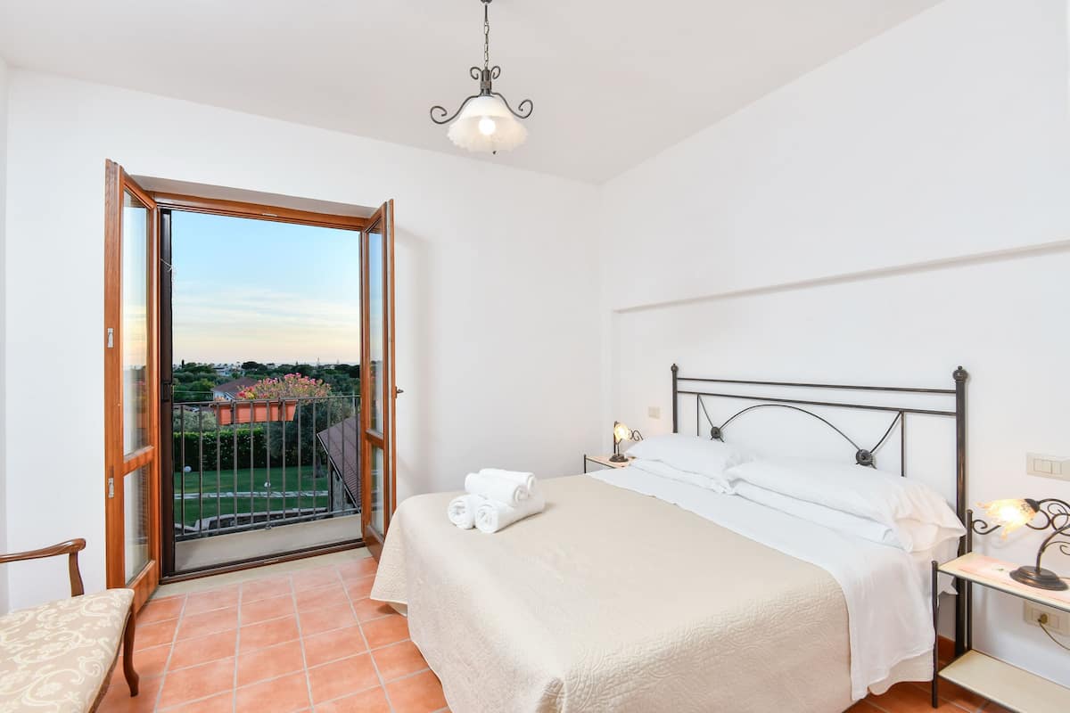 1 bedroom, laptop workspace, iron/ironing board, cribs/infant beds