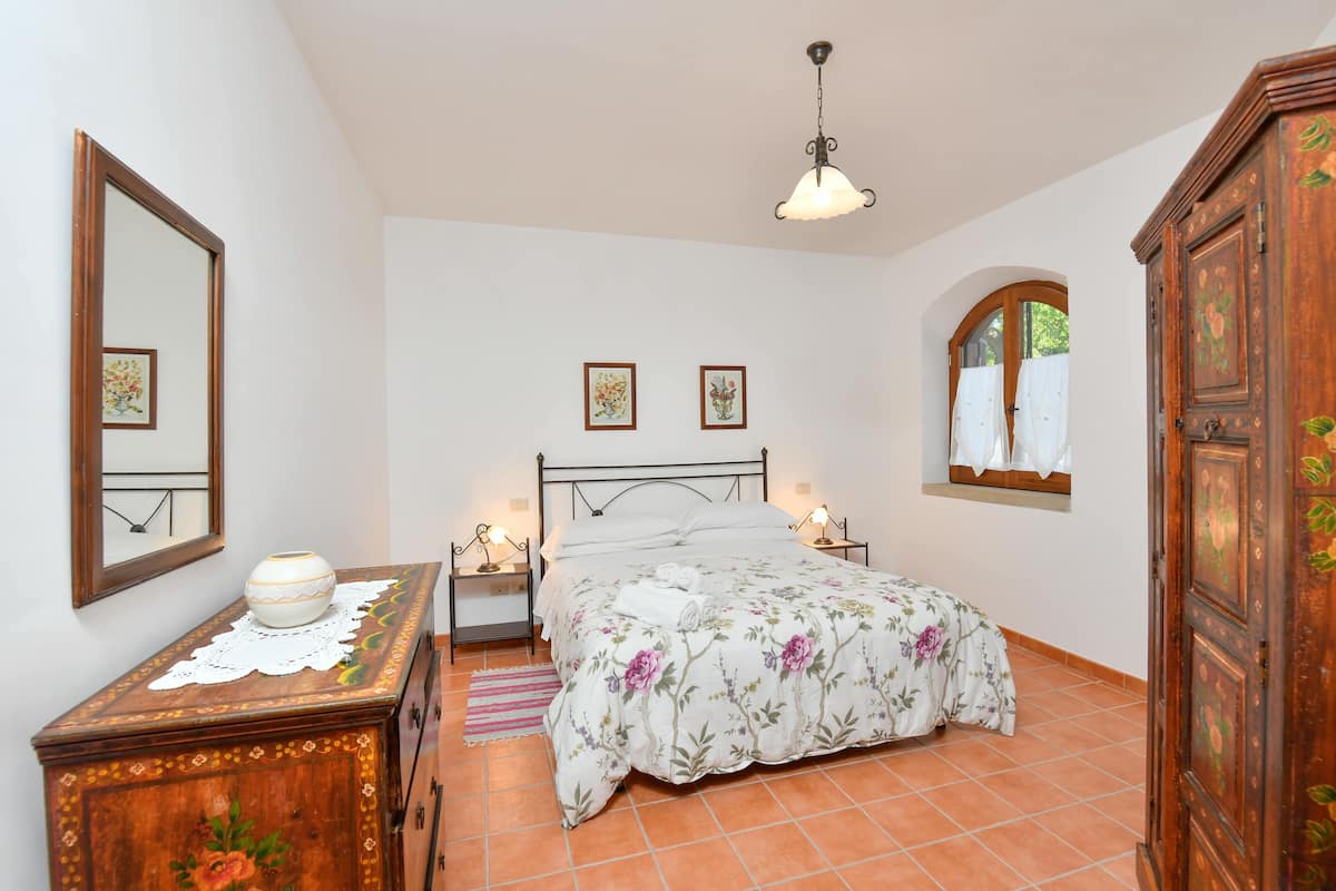 1 bedroom, laptop workspace, iron/ironing board, cribs/infant beds