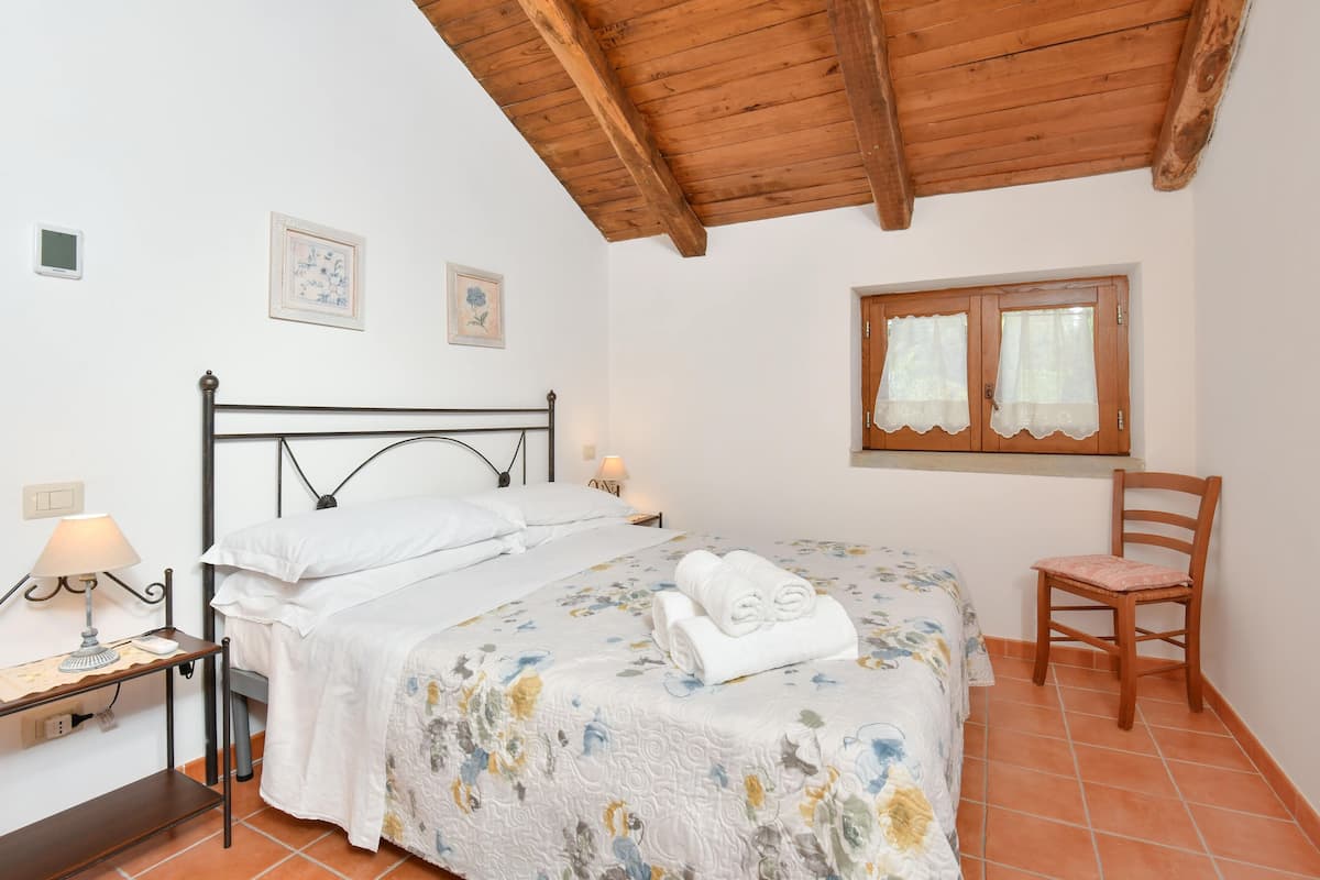 Classic Apartment (Baia) | 1 bedroom, laptop workspace, iron/ironing board, cribs/infant beds