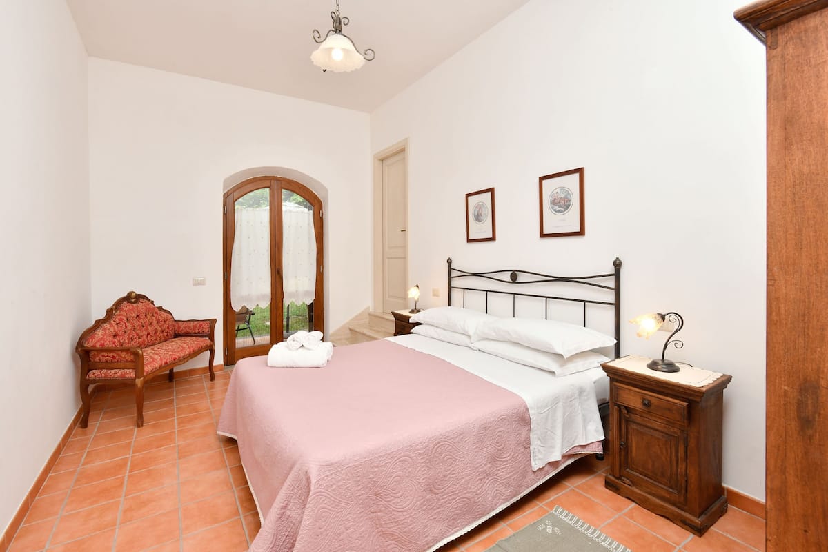 Superior Apartment, Garden View (Sorbo) | 1 bedroom, laptop workspace, iron/ironing board, cribs/infant beds