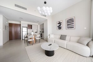 TV - Stylish 1 BD Near the Lagoon in Creek Harbour (Dubai)