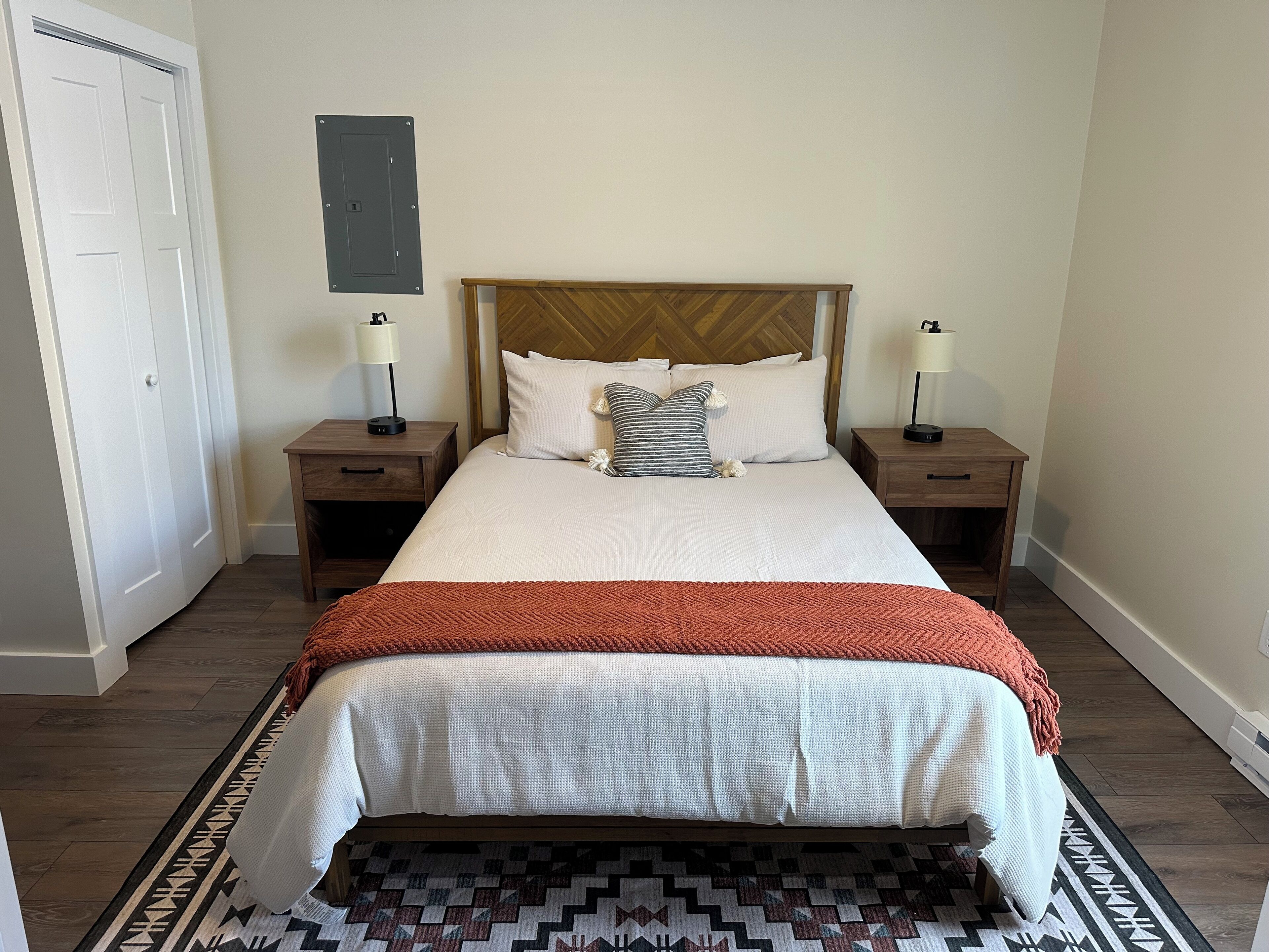 2 多间卧室、熨斗/熨衣板、WiFi、床单