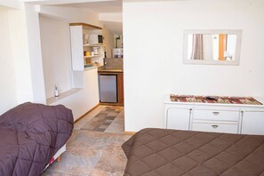 1 bedroom, bed sheets