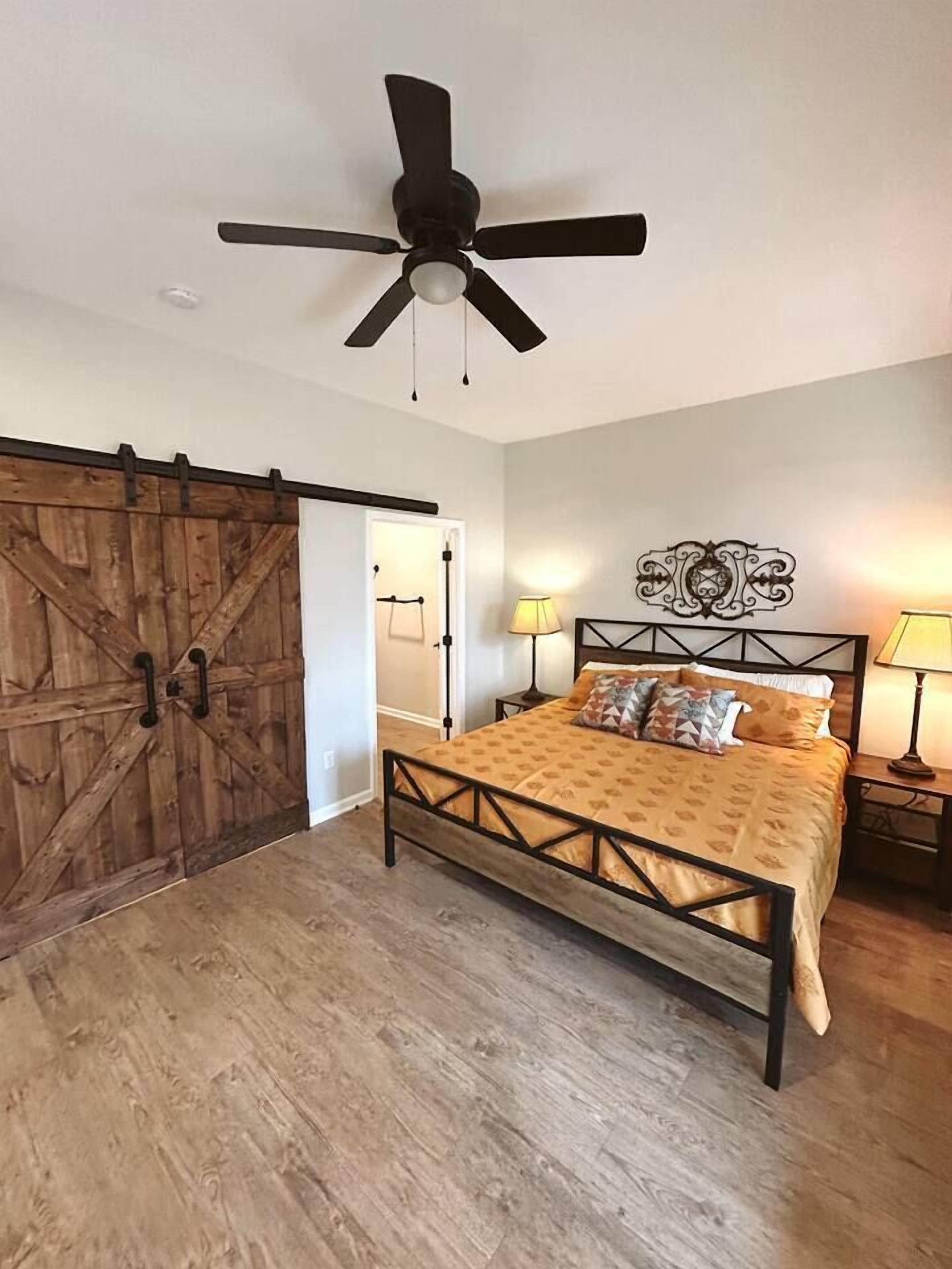 3 bedrooms, WiFi, bed sheets, wheelchair access