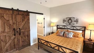 3 bedrooms, WiFi, bed sheets, wheelchair access