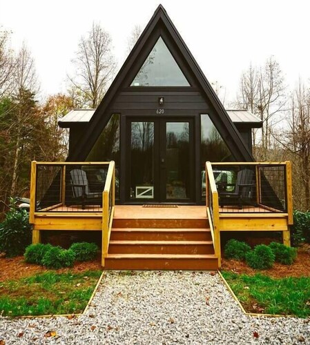 The Coop: NEW A-frame w/ Hot Tub + Fire Pit + Loft. Pet Friendly!