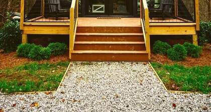 The Coop: NEW A-frame w/ Hot Tub + Fire Pit + Loft. Pet Friendly!