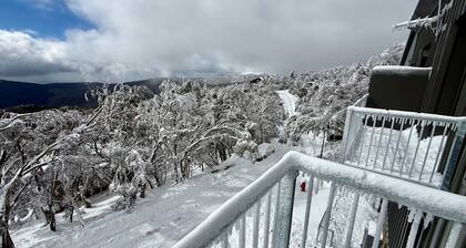 5min Walk to Lift 3BR Luxe Chalet with Views & Fire