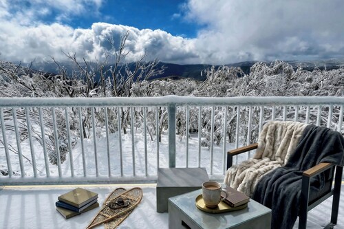Matterhorn Chalet –Mount Buller Alpine Chalet. Mountain Views. Sleeps 12