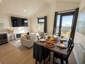 Smart TV, fireplace, computer monitors, printers - Matterhorn Chalet –Mount Buller Alpine Chalet. Mountain Views. Sleeps 12 (Mount Buller)