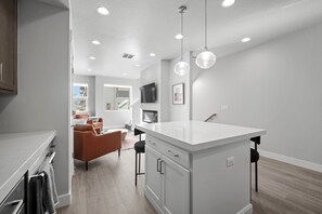 Interior - Luxury 3 bed / 3 bath townhome in Park City, Sauna, 10 min to world-class skiing (Park City)