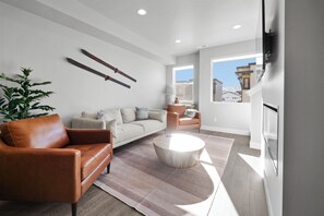 Smart TV, fireplace - Luxury 3 bed / 3 bath townhome in Park City, Sauna, 10 min to world-class skiing (Park City)