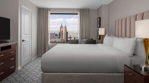 2 bedrooms, iron/ironing board, WiFi, bed sheets - 2 bedroom Hotel Suite in happening Las Vegas right next to the strip (Las Vegas)