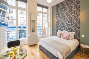 1 slaapkamer, een strijkplank/strijkijzer, wifi, beddengoed