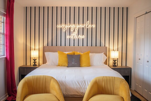 3 室のベッドルーム、デスク、WiFi、ベッドシーツ