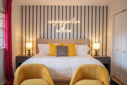 River Run Retreat - Cowboy Pool, Fire Pit & Pool Table! Close to Campus & River