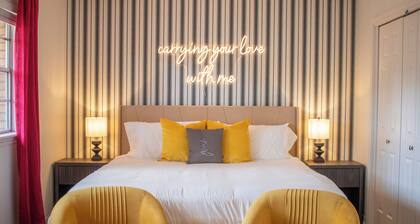 River Run Retreat - Cowboy Pool, Fire Pit & Pool Table! Close to Campus & River