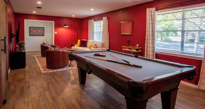 River Run Retreat - Cowboy Pool, Fire Pit & Pool Table! Close to Campus & River
