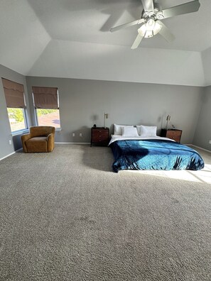 4 habitaciones, tabla de planchar con plancha, cuna de viaje y wifi