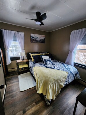 3 bedrooms, travel cot, WiFi, bed sheets