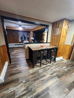 3 makuuhuonetta, vauvan matkasänky, Wi-Fi, vuodevaatteet