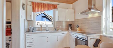 Fridge, oven, dishwasher, cookware/dishes/utensils