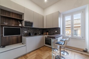 Fridge, microwave, oven, stovetop