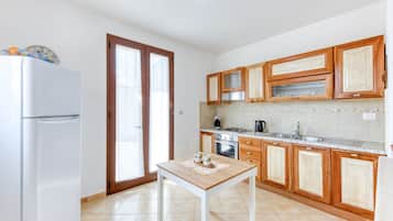 冰箱、烤箱、炉灶、电热水壶