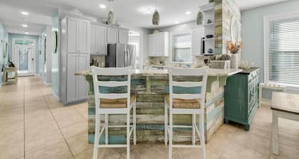 Lake Powell | Beach Retreat w/ Private Pool & Spa