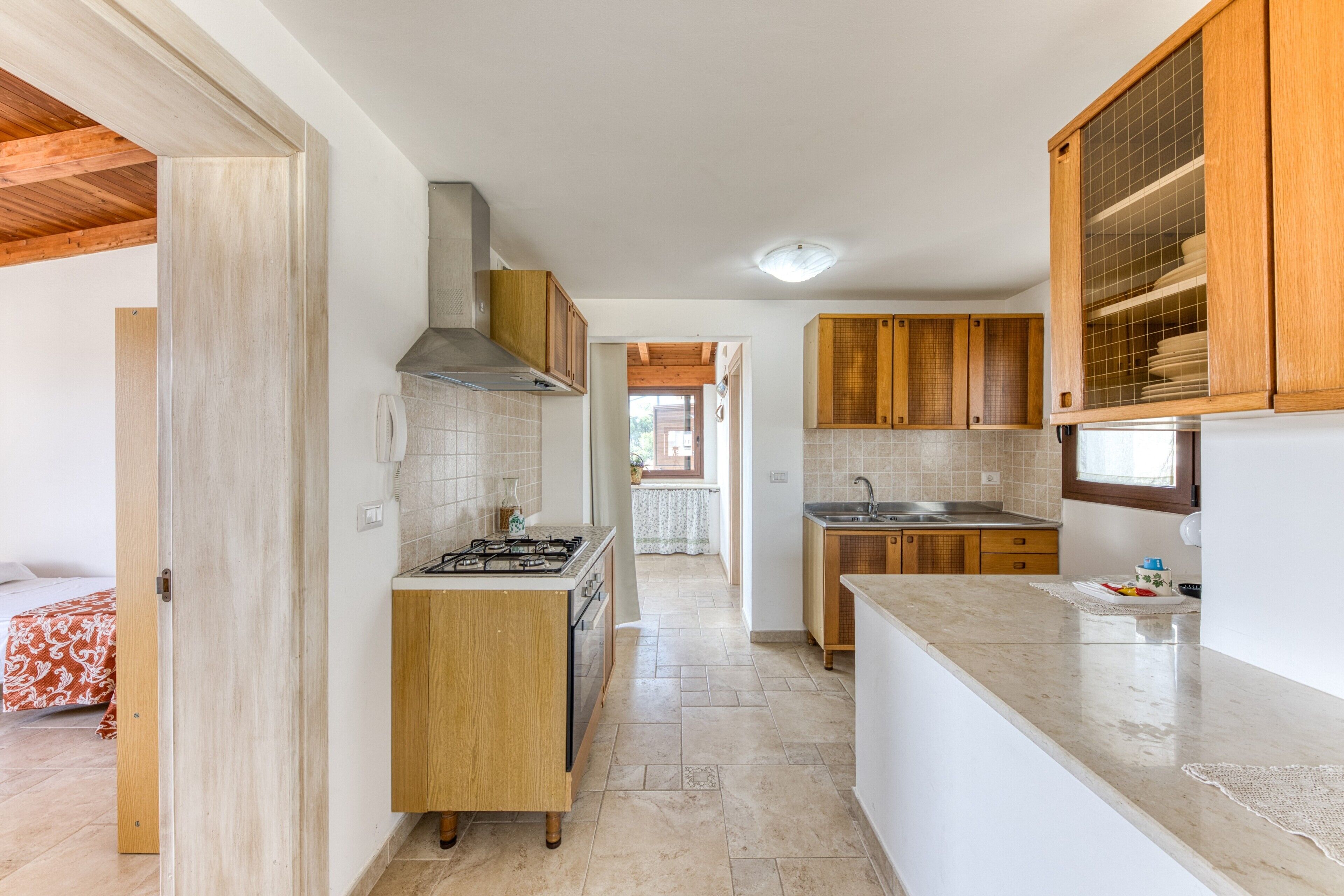 Fridge, oven, stovetop, electric kettle