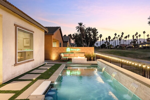 A heated pool - Fairway Gem by VARE | Pool+Spa+Putting Green (Indio)