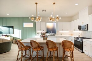 Fridge, microwave, oven, stovetop - Fairway Gem by VARE | Pool+Spa+Putting Green (Indio)