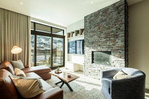 Smart-TV, Kamin, Videospiele