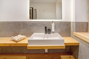 Doccia, asciugacapelli, asciugamani