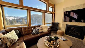 Smart TV, fireplace, video games, table tennis