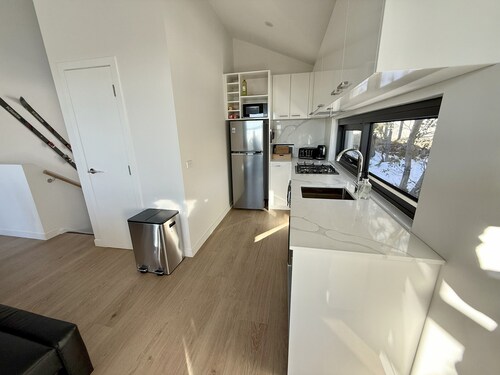 Alpine Chalet 3BR with Heated Floors & Fast Wi‑Fi