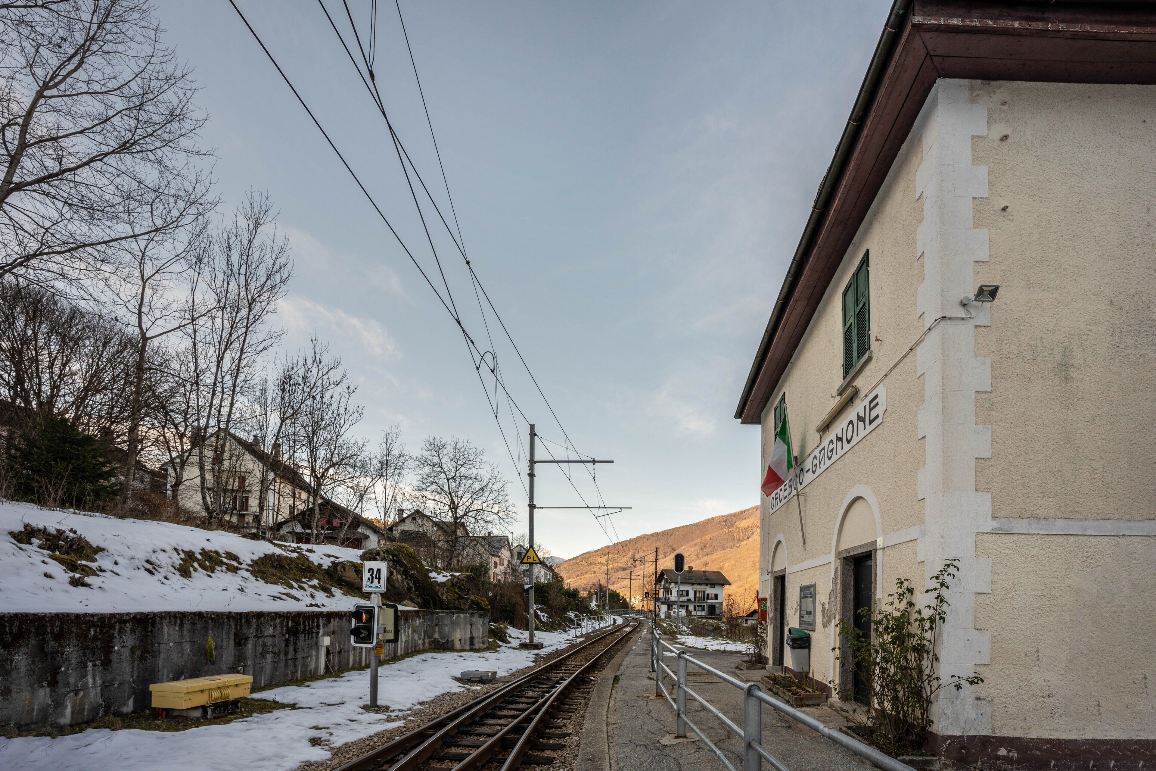 A railway track with a building labeled 'CORSO GRIGIONE' on the right.