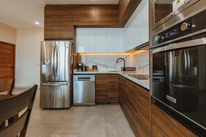 Fridge, microwave, oven, stovetop