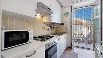 KylskÄp, mikrovÄgsugn, ugn och spishÀll