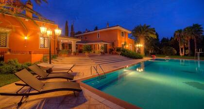 Villa 'Dependance' with Shared Pool, Wi-Fi and Air Conditioning