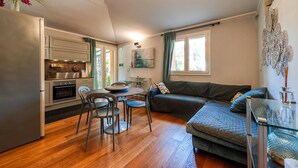 A compact living space with a kitchenette, a dining area, and a seating area with a sofa and chairs. - Villa 'Dependance' with Shared Pool, Wi-Fi and Air Conditioning (Lecce)