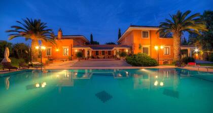 Villa 'Dependance' with Shared Pool, Wi-Fi and Air Conditioning