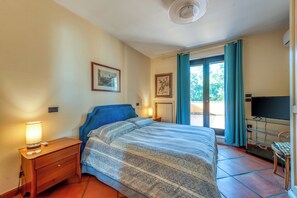 2 makuuhuonetta, silitysrauta/-lauta, ilmainen Wi-Fi, vuodevaatteet